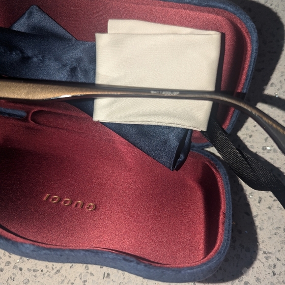 Gucci sunglasses like new - Picture 4 of 6